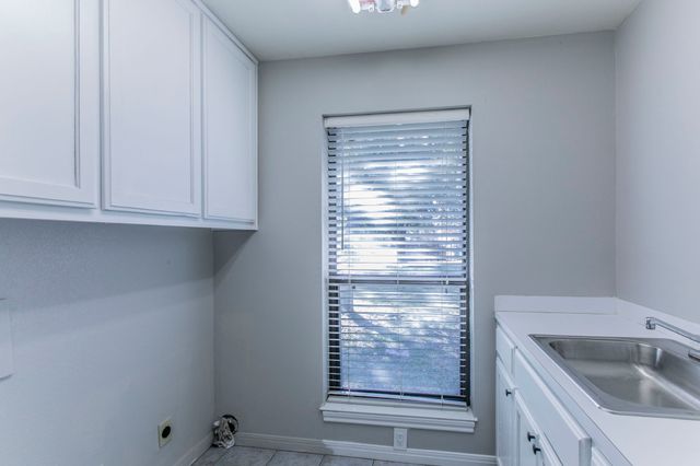 100 Spring Oak Street, Lacy Lakeview, TX 76705