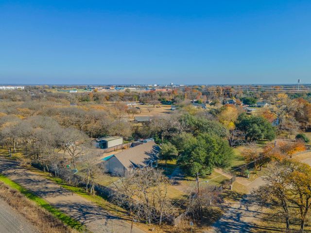100 Spring Oak Street, Lacy Lakeview, TX 76705