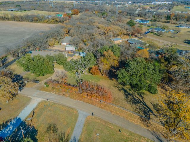 100 Spring Oak Street, Lacy Lakeview, TX 76705