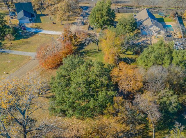 100 Spring Oak Street, Lacy Lakeview, TX 76705