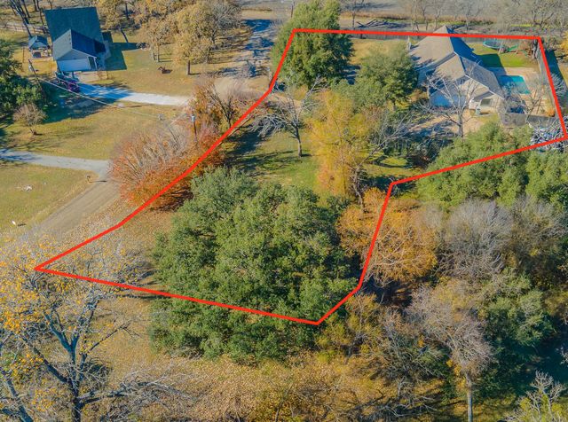 100 Spring Oak Street, Lacy Lakeview, TX 76705