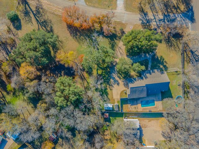 100 Spring Oak Street, Lacy Lakeview, TX 76705