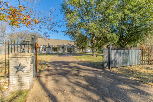 100 Spring Oak Street, Lacy Lakeview, TX 76705