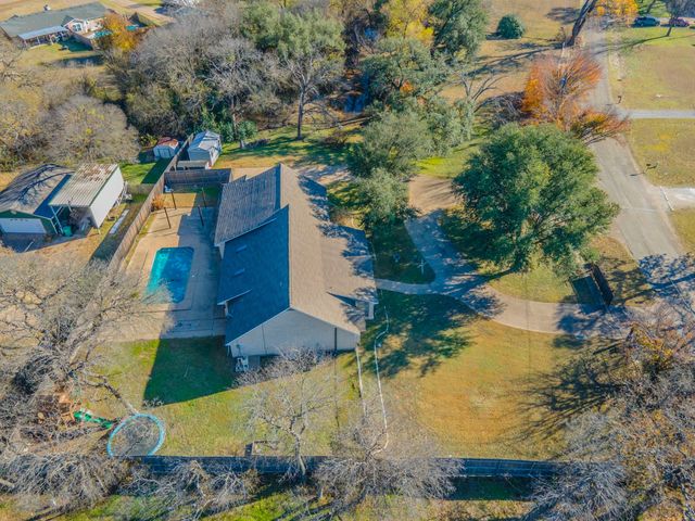 100 Spring Oak Street, Lacy Lakeview, TX 76705