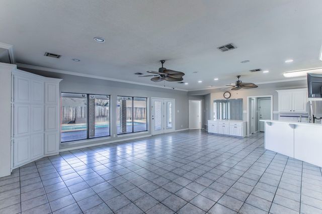 100 Spring Oak Street, Lacy Lakeview, TX 76705