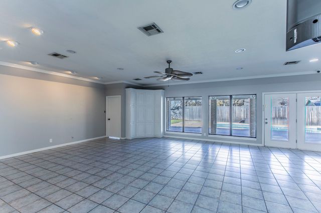 100 Spring Oak Street, Lacy Lakeview, TX 76705