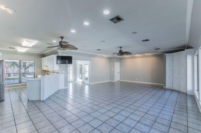 100 Spring Oak Street, Lacy Lakeview, TX 76705