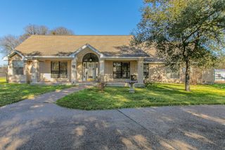 100 Spring Oak Street, Lacy Lakeview, TX 76705