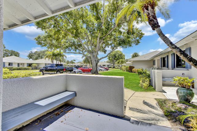 106 Club Drive, Palm Beach Gardens, FL 33418