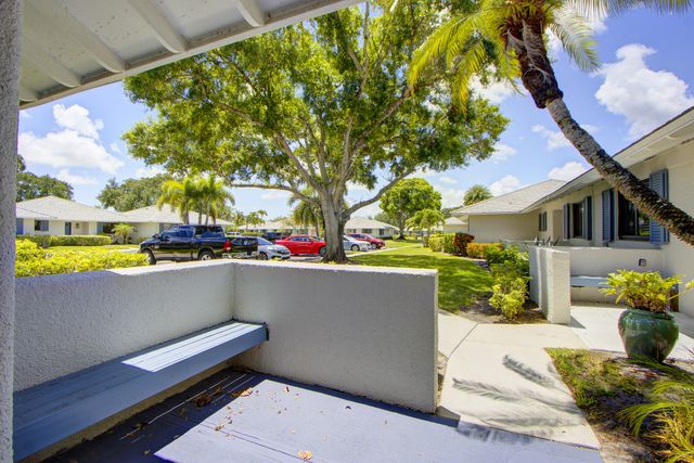 106 Club Drive, Palm Beach Gardens, FL 33418