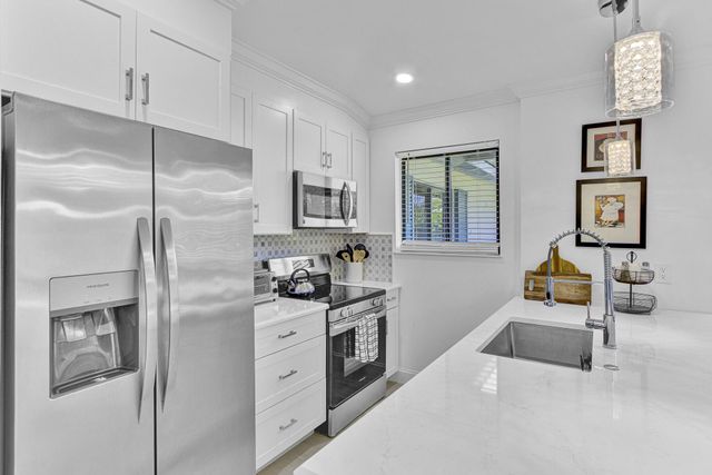 106 Club Drive, Palm Beach Gardens, FL 33418