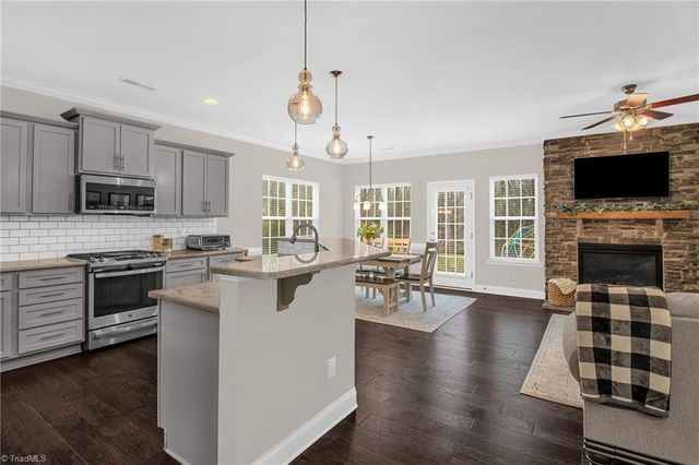 2502 Redwood Hill Court, Kernersville, NC 27284