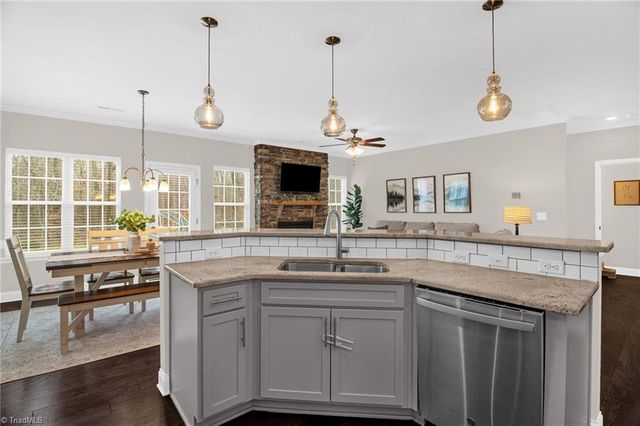 2502 Redwood Hill Court, Kernersville, NC 27284