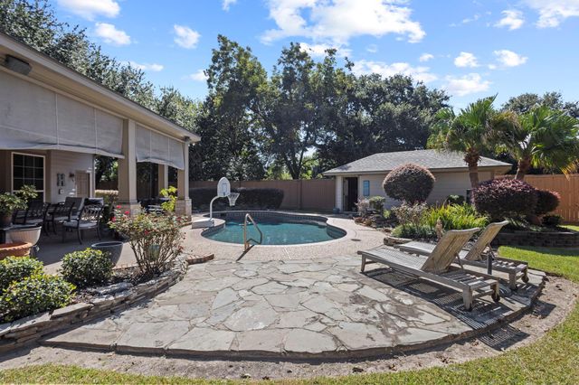 1429 Graham Lane, Port Neches, TX 77651