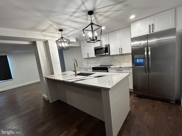 9 GAROBE CT, Baltimore, MD 21207