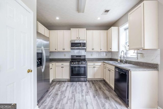 139 Haven Oak Way, Lawrenceville, GA 30044
