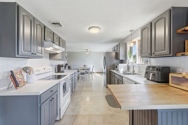 20 Connolly St, Springfield, MA 01151