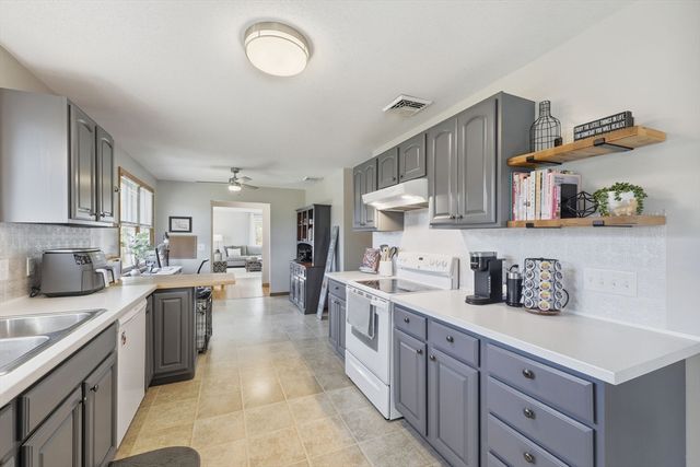 20 Connolly St, Springfield, MA 01151
