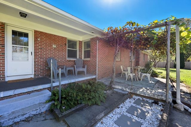 20 Connolly St, Springfield, MA 01151