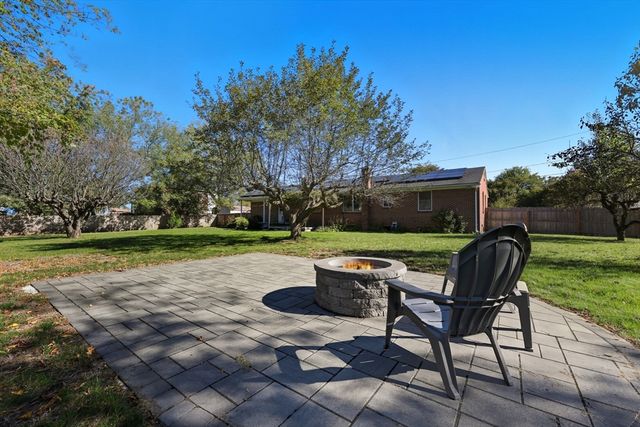 20 Connolly St, Springfield, MA 01151