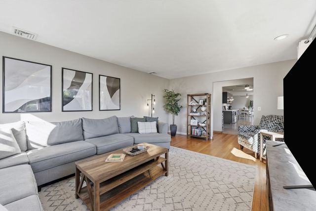 20 Connolly St, Springfield, MA 01151