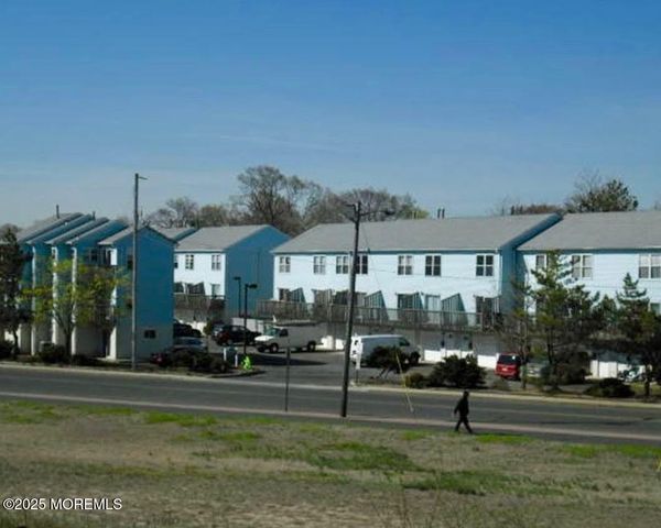 4 Beachway Avenue, Keansburg, NJ 07734
