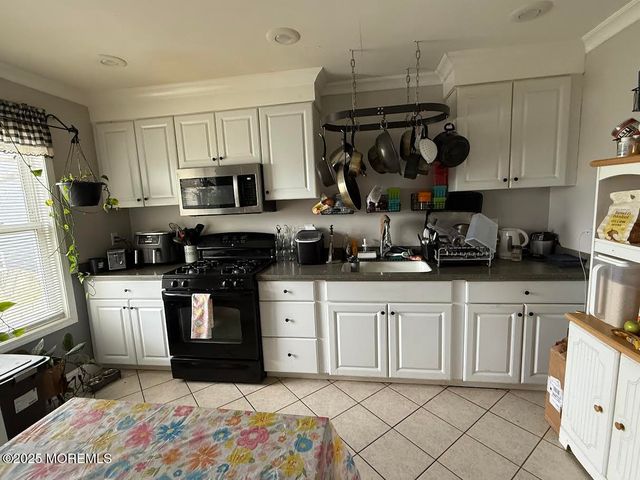 4 Beachway Avenue, Keansburg, NJ 07734