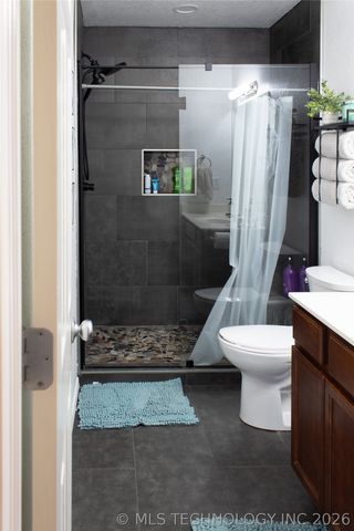 8366 E 160th Place S, Bixby, OK 74008