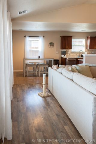 8366 E 160th Place S, Bixby, OK 74008