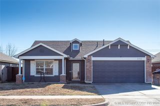 8366 E 160th Place S, Bixby, OK 74008