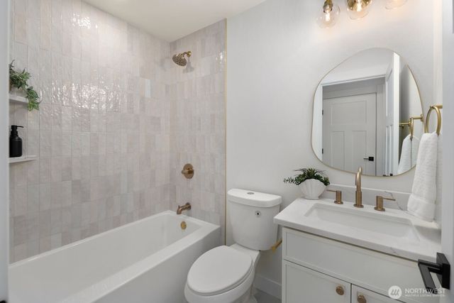 12042 5th Avenue NE, Seattle, WA 98125