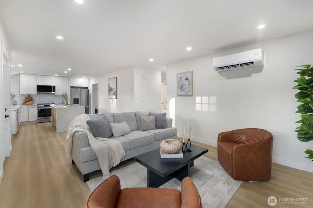 12042 5th Avenue NE, Seattle, WA 98125