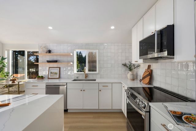12042 5th Avenue NE, Seattle, WA 98125