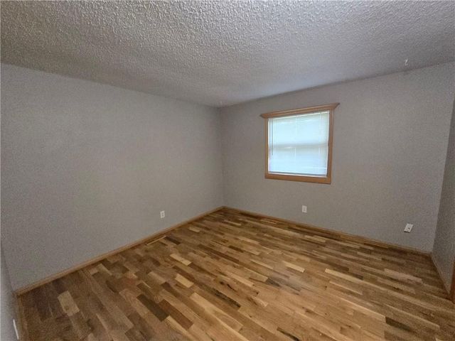 4508 NW Valley View Road, Blue Springs, MO 64015