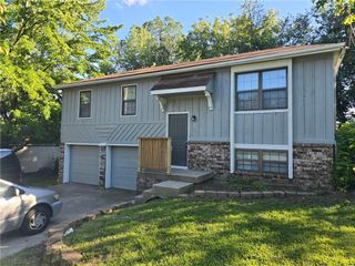 4508 NW Valley View Road, Blue Springs, MO 64015