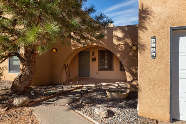 1333 Camino Cerrito SE, Albuquerque, NM 87123