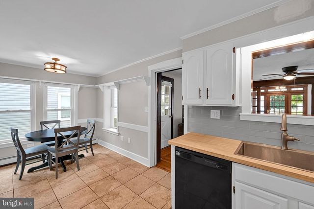 33 S 11TH ST, Akron, PA 17501
