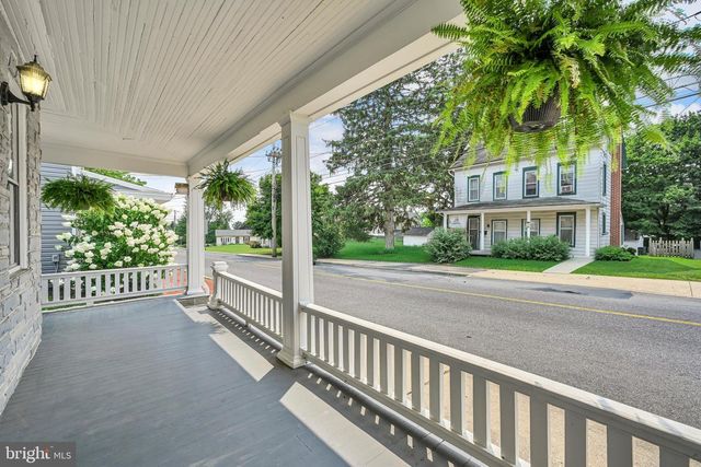 33 S 11TH ST, Akron, PA 17501