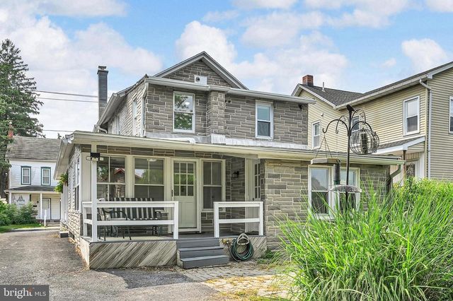 33 S 11TH ST, Akron, PA 17501