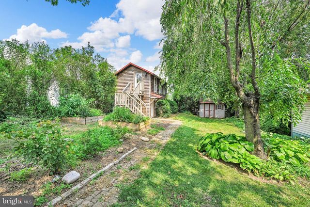 33 S 11TH ST, Akron, PA 17501