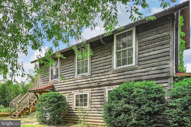 33 S 11TH ST, Akron, PA 17501