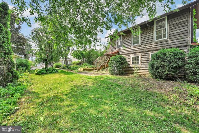 33 S 11TH ST, Akron, PA 17501