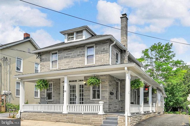 33 S 11TH ST, Akron, PA 17501