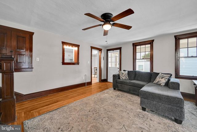 33 S 11TH ST, Akron, PA 17501