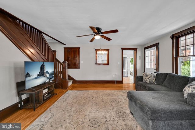 33 S 11TH ST, Akron, PA 17501