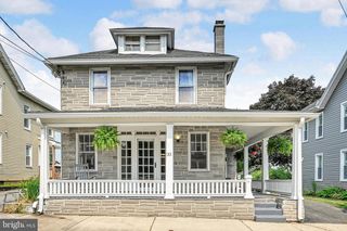 33 S 11TH ST, Akron, PA 17501