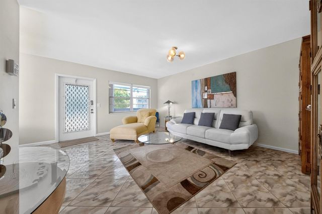 176 Upminster H 176, Deerfield Beach, FL 33442