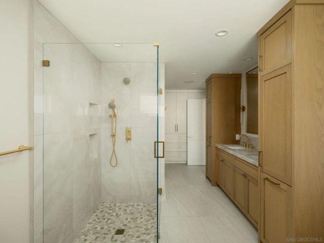5503 Linda Rosa, La Jolla, CA 92037
