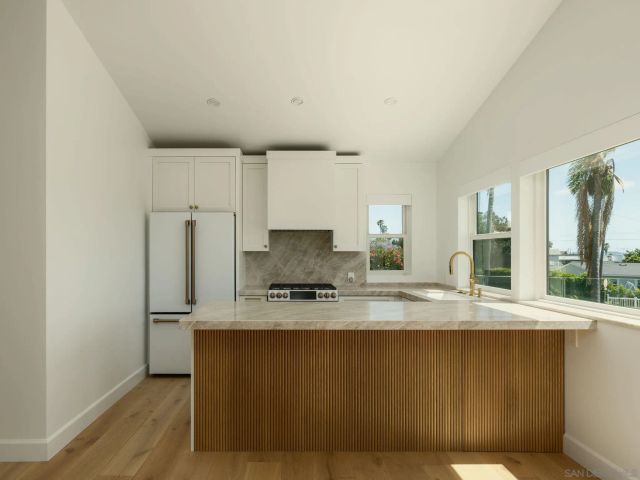 5503 Linda Rosa, La Jolla, CA 92037