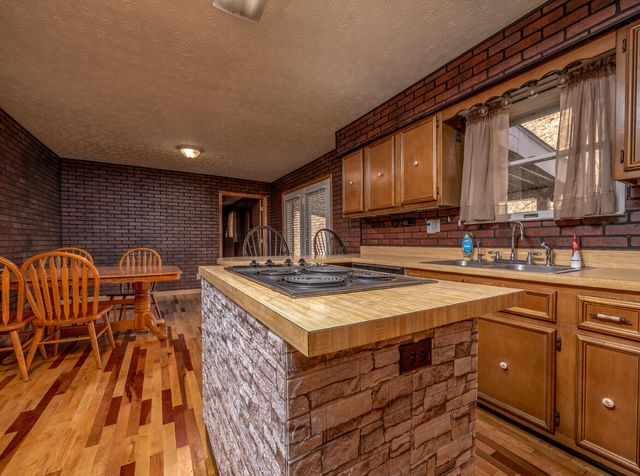 2860 Johnson Fork, Salyersville, KY 41465